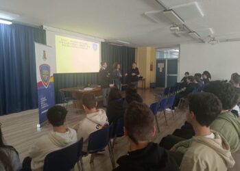 La Polizia Postale di Potenza incontra scuola e famiglie: su bullismo, cyberbullismo e sicurezza sul web