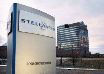 Stellantis si ferma ancora a Melfi: nuovo stop alla produzione, cresce l’allarme per l’indotto