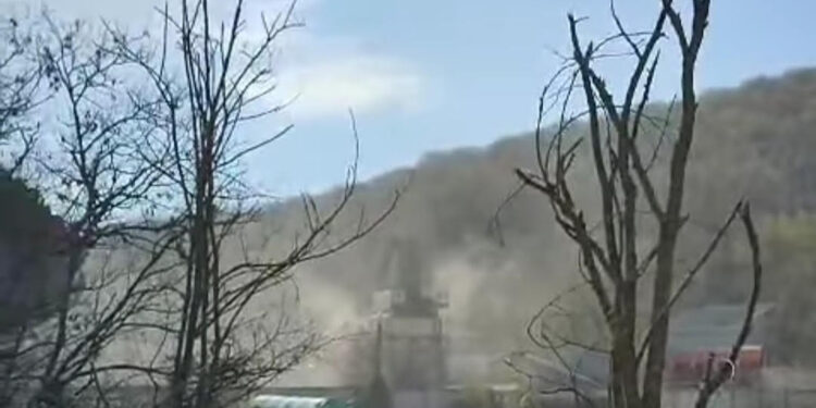 Satriano di Lucania. Fumi dell’impianto di bitume, i cittadini: “Non ne possiamo più”