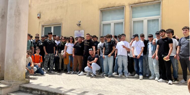 Gli studenti dell’IP MAT e dell’ITIS di Sala Consilina in visita al carcere minorile di Nisida e al centro storico di Napoli