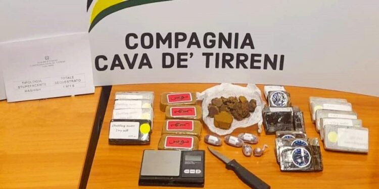 Pontecagnano Faiano, arrestato con 2 kg di hashish: in manette un uomo per spaccio