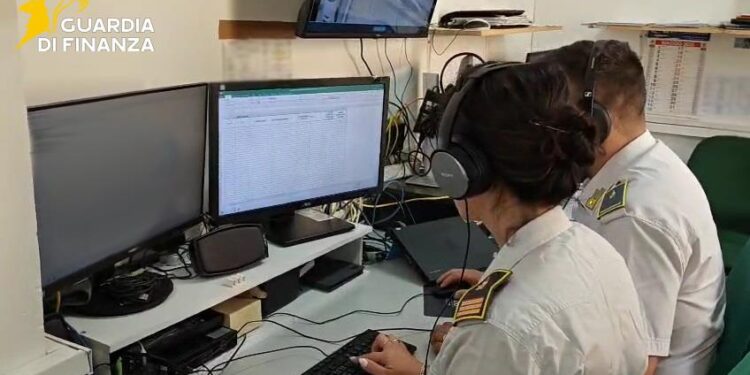 Arrestato il sindaco di Sorrento: accusato di incassare tangenti per appalti pubblici, denaro nascosto anche in un panettone