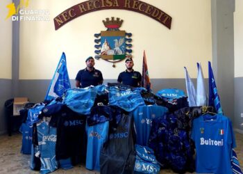 Sequestrati oltre 20.000 articoli contraffatti col marchio SSC Napoli