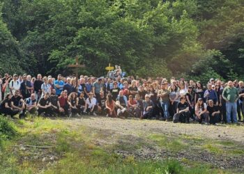 Padula, la statua della Vergine del Monte Romito riportata a spalla al Santuario dopo oltre mezzo secolo