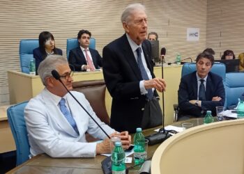 Potenza abbraccia pioniere della cardiochirurgia del “San Carlo”: cittadinanza onoraria al Professor Ugo Tesler