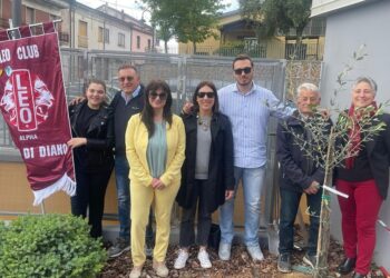 Un Ulivo per il Futuro: a Sala Consilina i bambini della scuola in località Sant’Antonio piantano un albero con il Leo Club