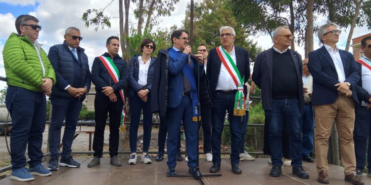 A Pisticci la protesta contro i ritardi e la mancanza di sicurezza sulla Basentana