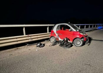 Travolto da un’auto sulla litoranea a Eboli: grave un ciclista