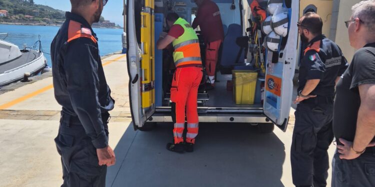 Sub colto da malore ad Ascea, soccorso via mare dalla Guardia Costiera
