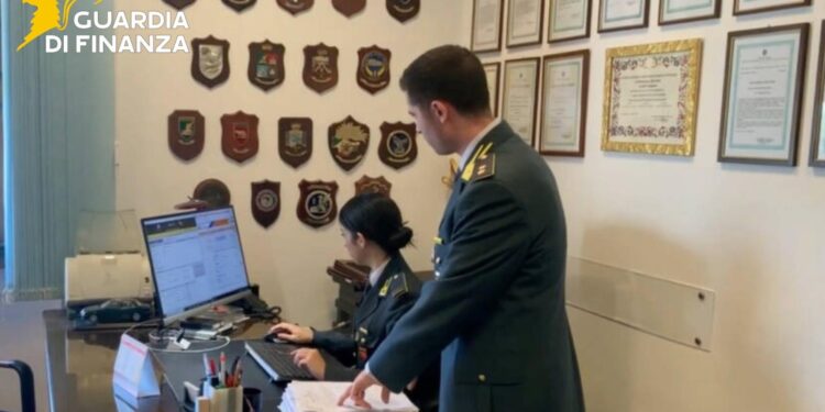 Truffa da oltre un milione di euro a danno di anziani e persone vulnerabili: due coniugi indagati a Matera