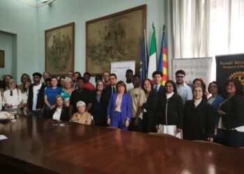 “Mani tese verso il futuro”: Salerno rinnova il suo impegno nell’accoglienza