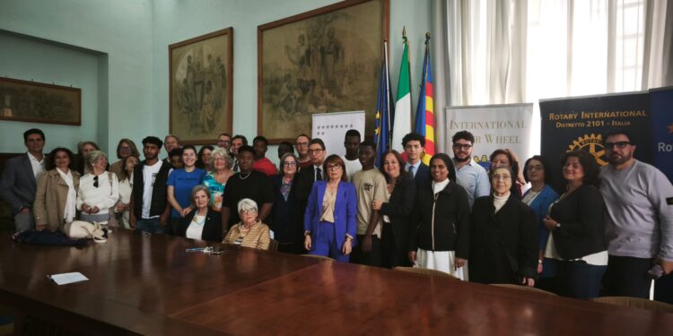 “Mani tese verso il futuro”: Salerno rinnova il suo impegno nell’accoglienza
