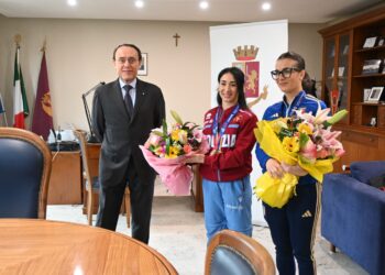 Il Questore di Potenza Giuseppe Ferrari accoglie le sorelle D’Onofrio: “Orgoglio della Basilicata e dell’Italia”