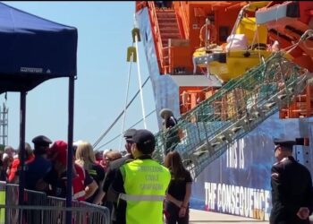 La nave ONG Solidaire sbarca a Salerno: a bordo 252 migranti