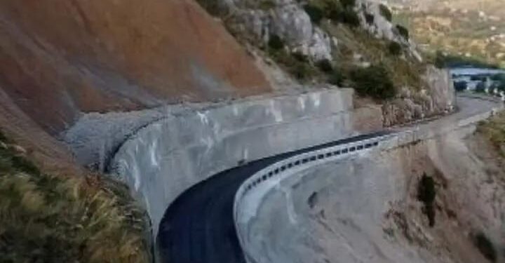 Riapre la Statale 18 a Castrocucco: circolazione in senso alternato