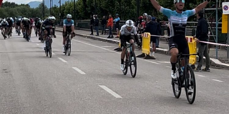 Ciclismo a Polla: Mostaccioli cala il tris al memorial Tortora. Ottimo quarto il valdianese Stavola