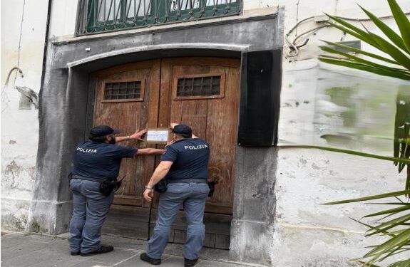 Salerno, alcol ai minori nei locali: sanzioni, denunce e chiusura di un bar