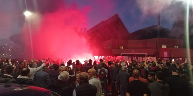 Playout sospesi, protesta del popolo della Salernitana. Giovedì giornata cruciale