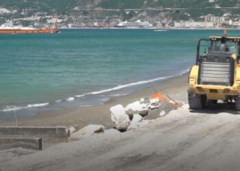 Salerno, al via la stagione balneare: il 1° giugno apre il secondo tratto di spiaggia tra Pastena e Torrione