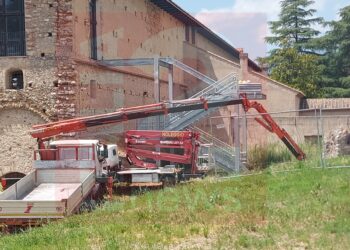 Iniziata la rimozione della scala metallica dalla Certosa di San Lorenzo
