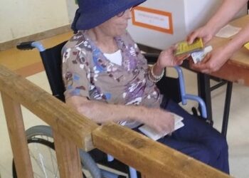 Sala Consilina. Rosa va a votare a 95 anni: “Lo farò finché potrò”