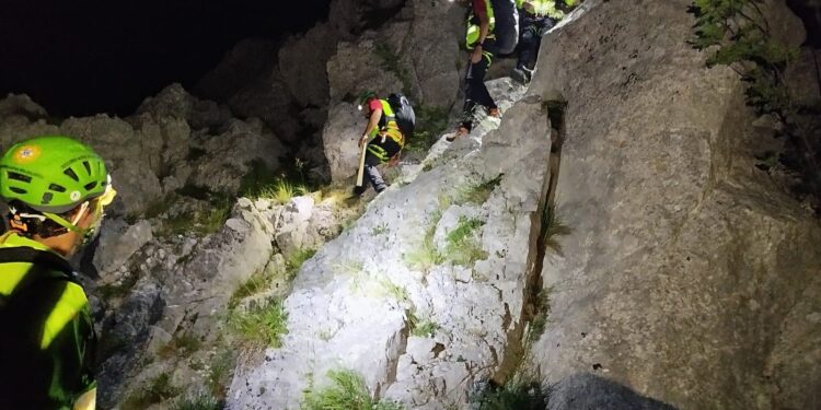 Escursionista pugliese in difficoltà sul sentiero delle Gole del Barile nel Parco del Pollino: salvato nella notte dal Soccorso Alpino  