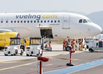 La tratta Parigi-Costa d’Amalfi è realtà con il primo aereo della Vueling