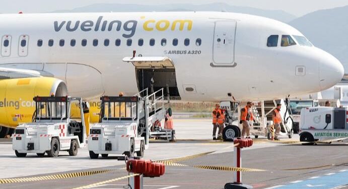 La tratta Parigi-Costa d’Amalfi è realtà con il primo aereo della Vueling