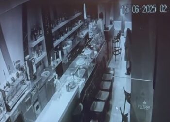 Tentata rapina in un bar a Salerno: il gestore mette in fuga il  malvivente con una scopa