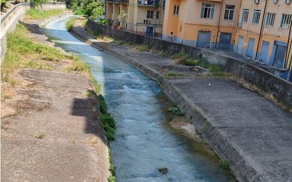 Sversamento nel fiume Irno: denunciato il titolare di una ditta di trivellazioni