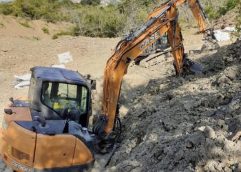 Abriola, incidente sul lavoro: operaio travolto da una frana mentre manovrava un escavatore