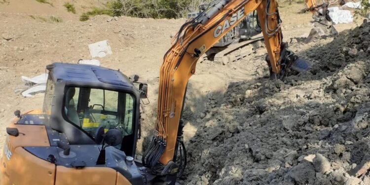 Abriola, incidente sul lavoro: operaio travolto da una frana mentre manovrava un escavatore