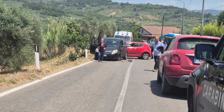 Scontro tra auto a Castel San Lorenzo