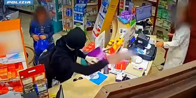 Arrestato il presunto autore di una rapina a una farmacia di Matera