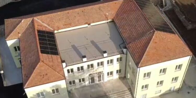 Postiglione inaugura la nuova casa comunale alla presenza del presidente Vincenzo De Luca