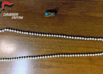 Truffa un’anziana di Crotone fingendosi carabiniere: fermato dalla Polizia Stradale di Sala Consilina