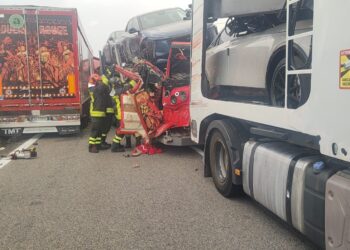 Incidente sulla SS 658 a Filiano: scontro tra una bisarca e un mezzo pesante. Due feriti
