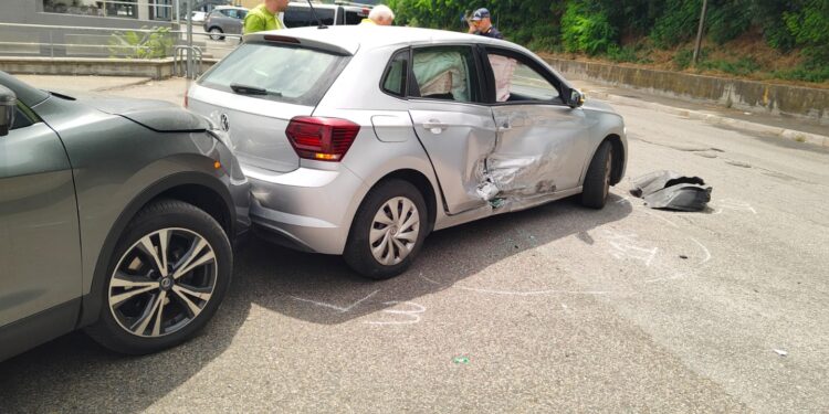 Incidente in viale del Basento a Potenza: traffico rallentato