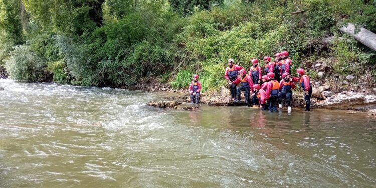 Gli studenti del “Cicerone” alla scoperta degli ecosistemi fluviali a Pertosa