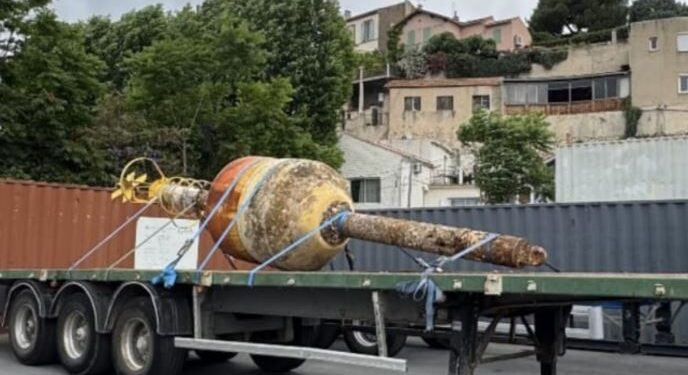 Boa di perimetrazione “viaggia” da Scario ad Ajaccio per due anni. Ritrovata e restituita