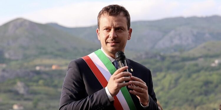 Eolico, sindaco di Vietri di Potenza fa intervenire polizia in Regione