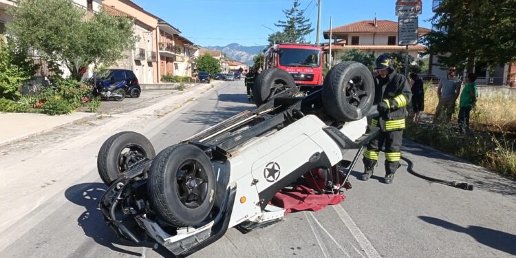 Una Jeep si ribalta a Teggiano (è la seconda in pochi giorni). Due fratelli feriti in modo lieve