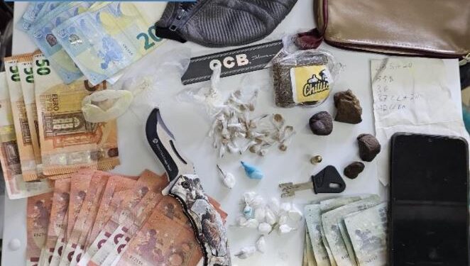  Salerno, arrestato spacciatore in possesso di cocaina, eroina, hashish e armi improprie