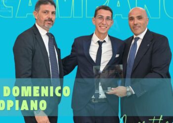 Domenico Tropiano premiato come miglior arbitro di calcio a 5 agli Awards calcio campano 2025