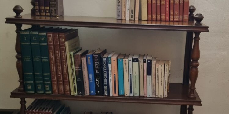 Sant’Arsenio, la parrocchia di Santa Maria Maggiore inaugura una piccola biblioteca per promuovere la cultura e la lettura