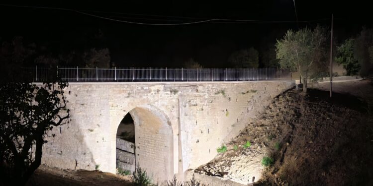 Caggiano, in corso la messa in sicurezza del Ponte “Calabri”: investimento da 650mila euro per viabilità e sicurezza