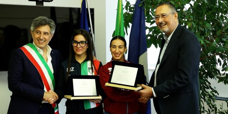 Le sorelle D’Onofrio, orgoglio lucano del karate: insieme al sindaco di Sant’Arcangelo incontrano il presidente del Consiglio regionale, Marcello Pittella