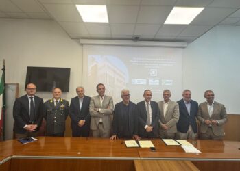 Salerno, firmati due protocolli per la sicurezza nella movida: più controlli e videosorveglianza nei locali