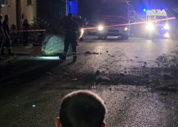 Paura a San Rufo per la caduta di un grosso masso