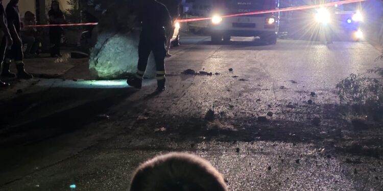 Paura a San Rufo per la caduta di un grosso masso